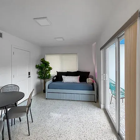 Newly Remodeled Full Apartment Miami Exterior photo