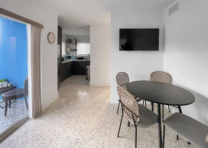 Newly Remodeled Full Apartment