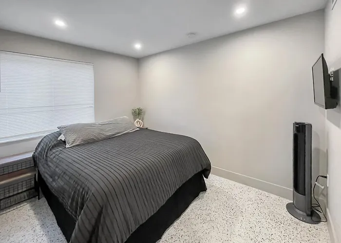 Newly Remodeled Full Apartment
